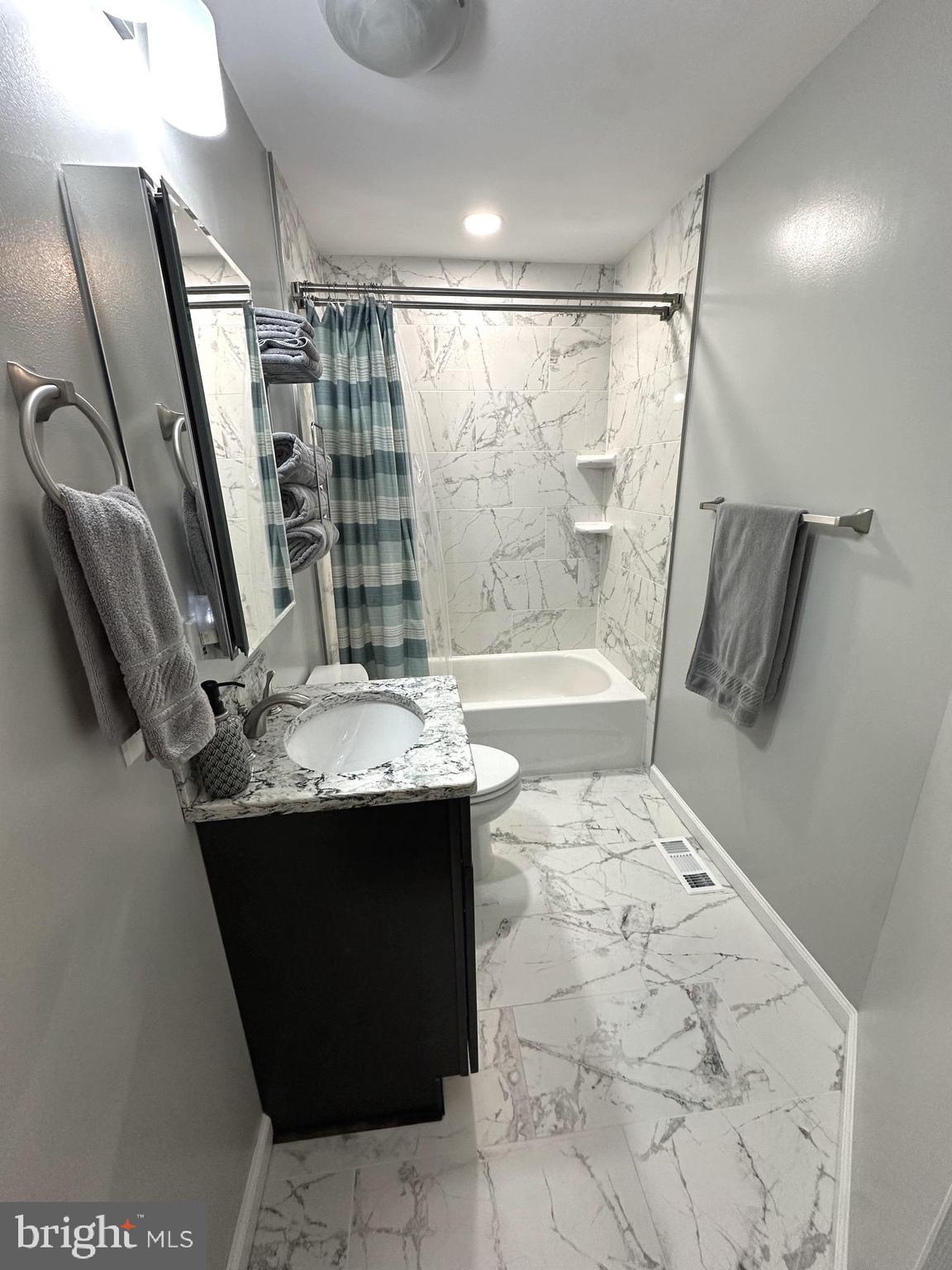 GREENCASTLE LAKE - Residential