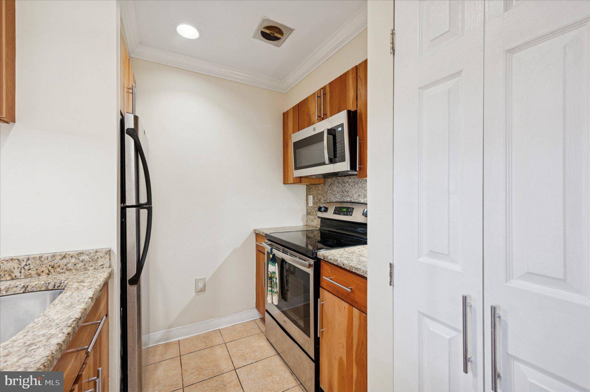 1601 SPRING GARDEN STREET 00 205
