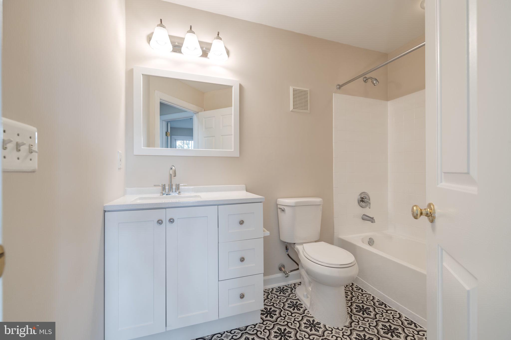 JEFFERSON PARK TOWNHOUSE - Residential