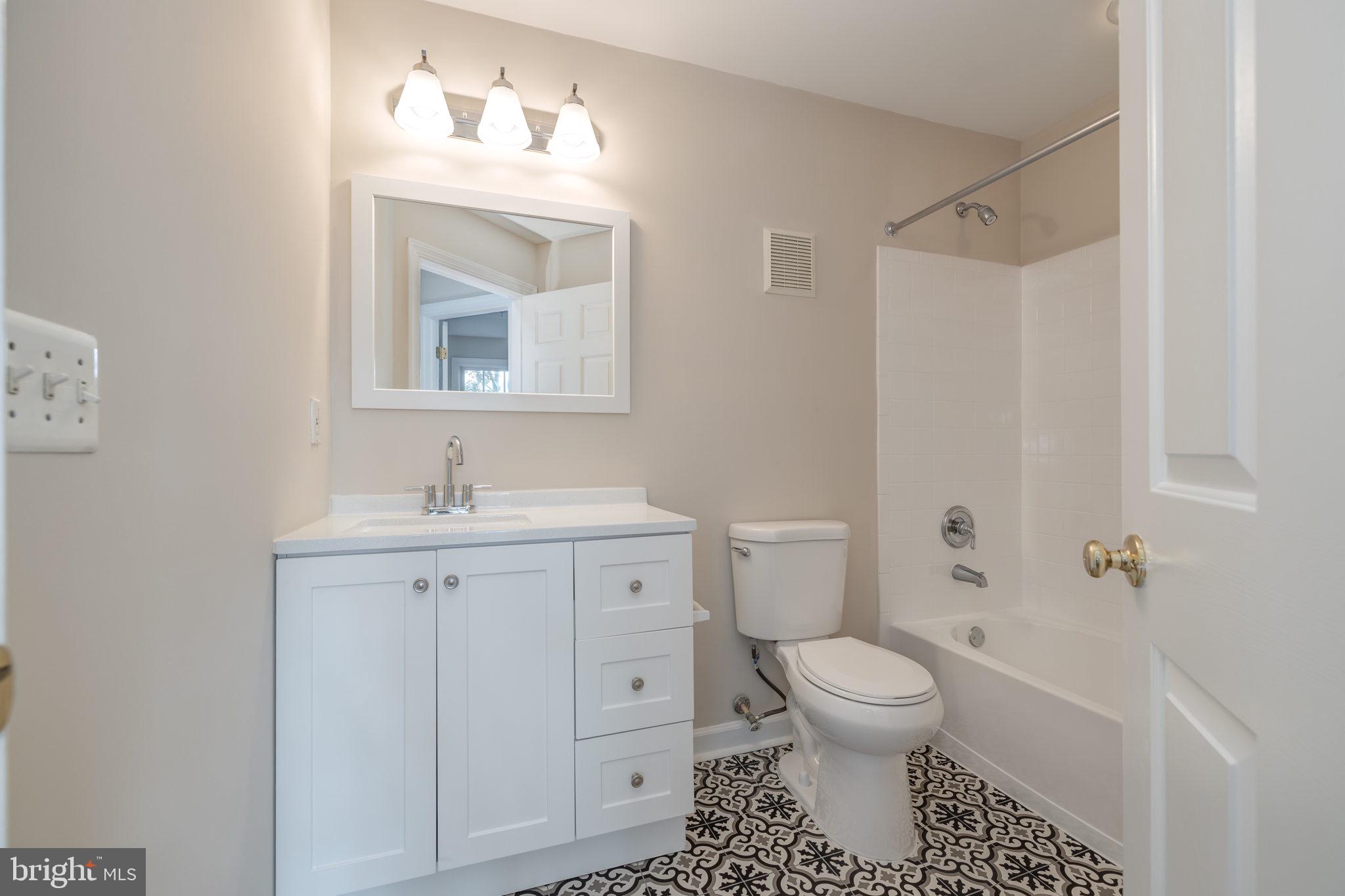 JEFFERSON PARK TOWNHOUSE - Residential