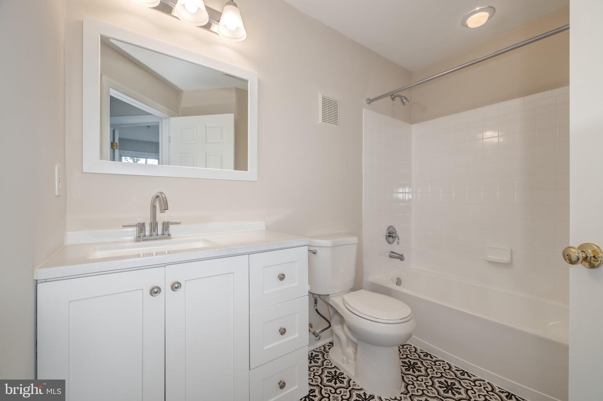 JEFFERSON PARK TOWNHOUSE - Residential