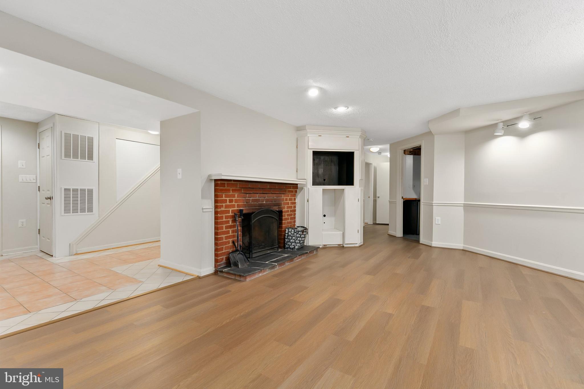 HILLANDALE - Residential