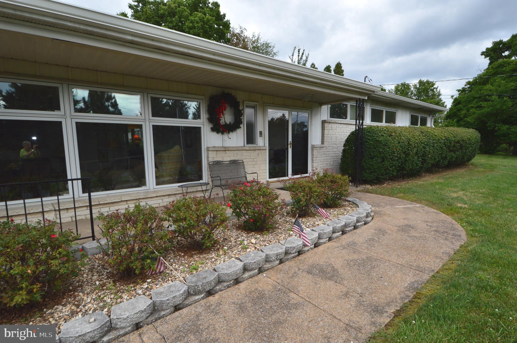 1406 REGENCY CIRCLE
