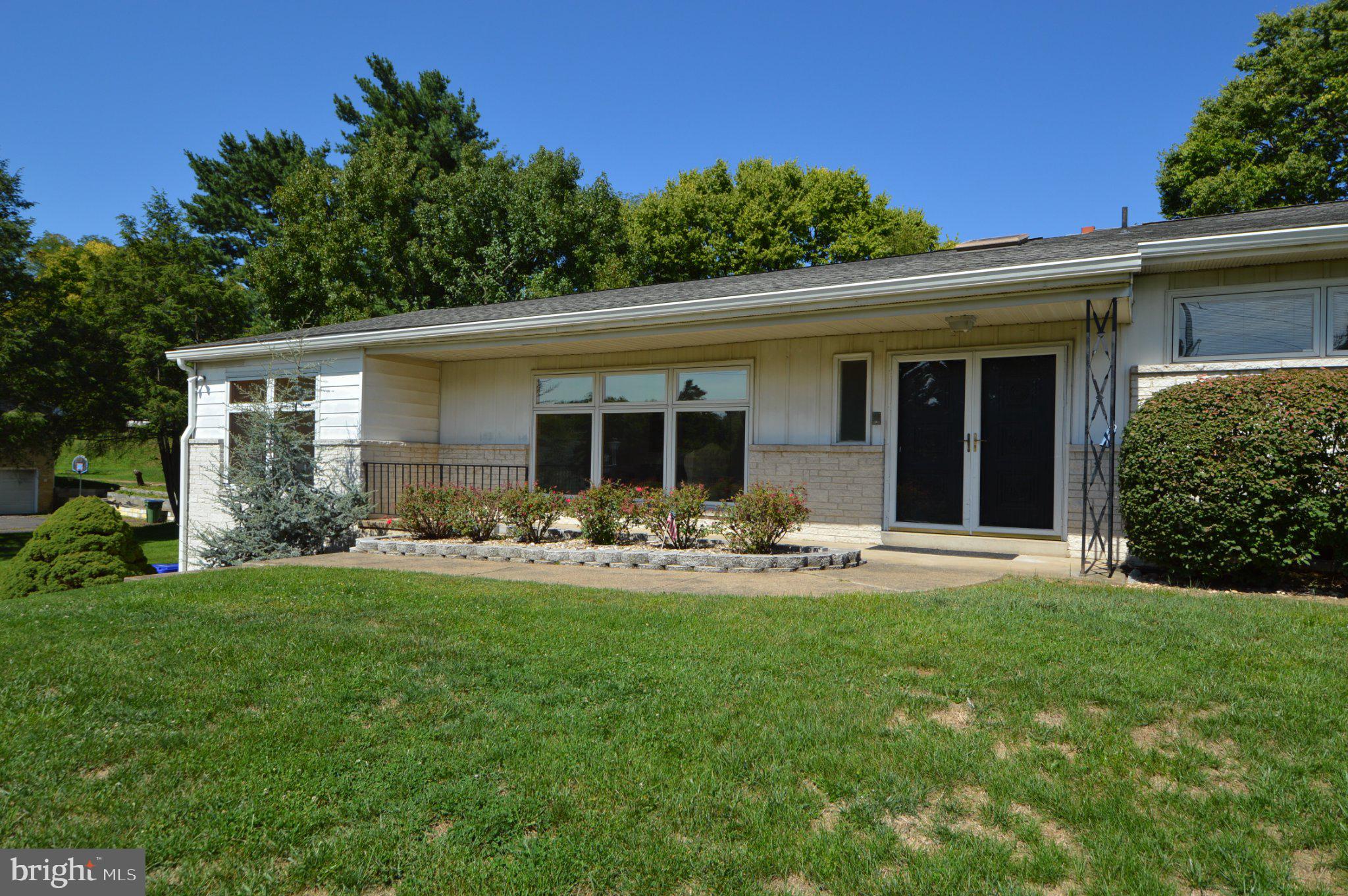 1406 REGENCY CIRCLE
