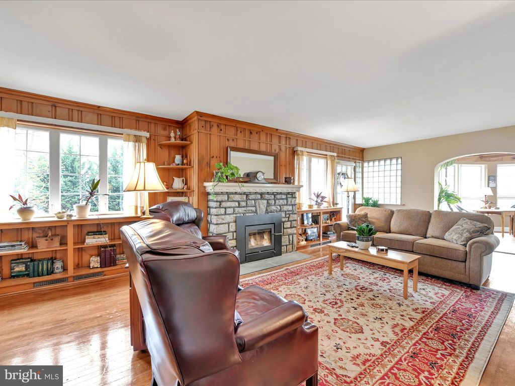 Photo of 225 W Woods Drive, LITITZ, PA 17543 (MLS # PALA2066094)