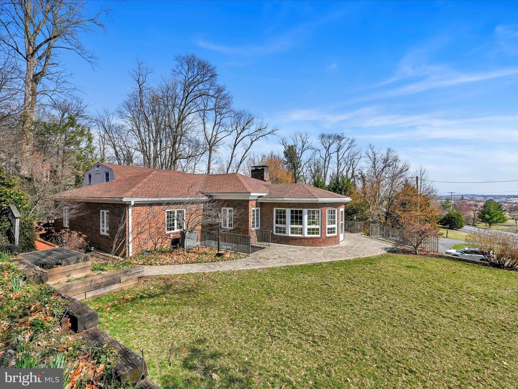 Photo of 225 W Woods Drive, LITITZ, PA 17543 (MLS # PALA2066094)