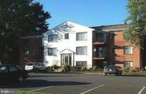 Photo of 125 - L Clubhouse Drive SW #8, LEESBURG, VA 20175 (MLS # VALO2129938)