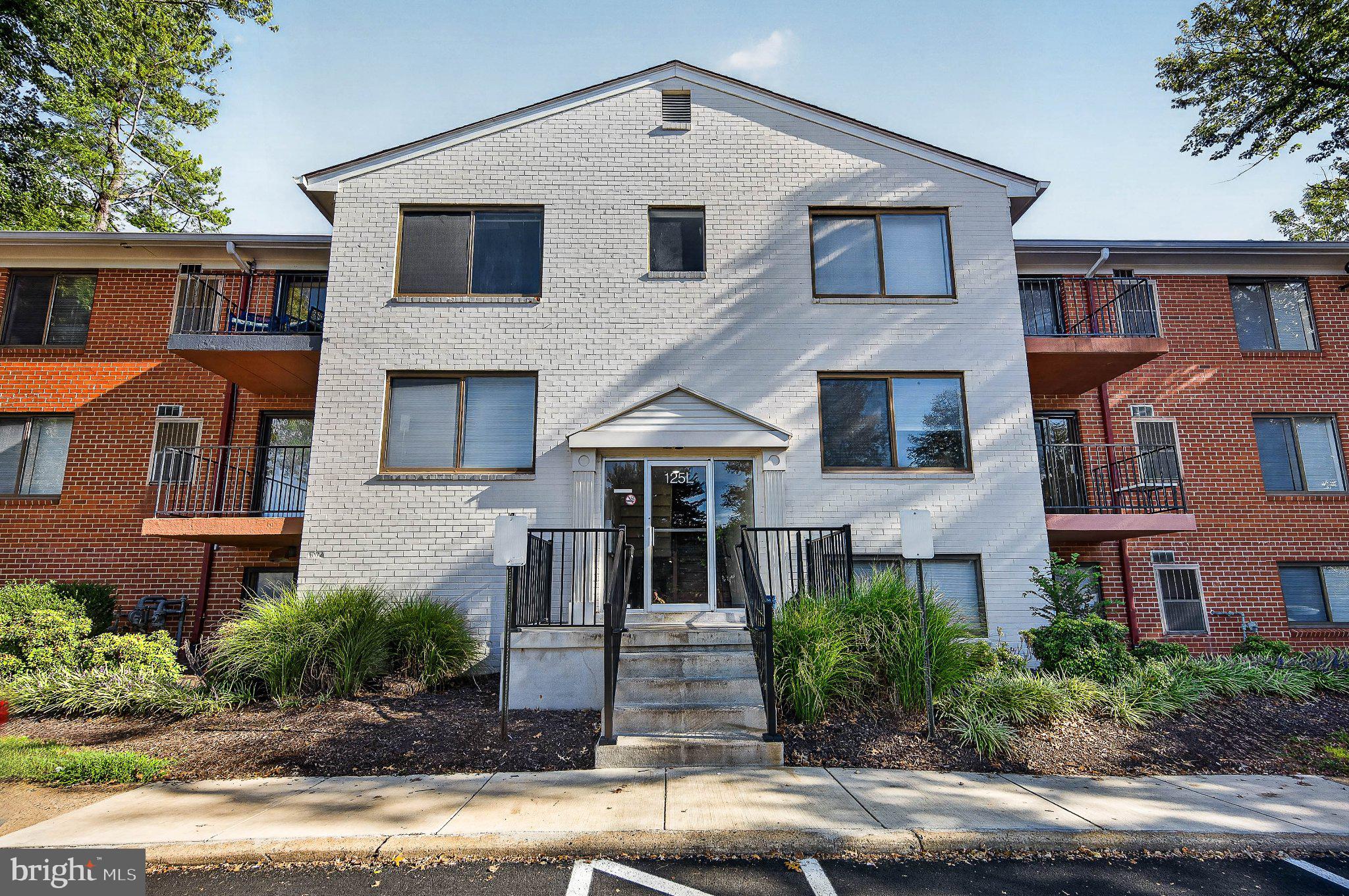 125 CLUBHOUSE DRIVE L SW 8