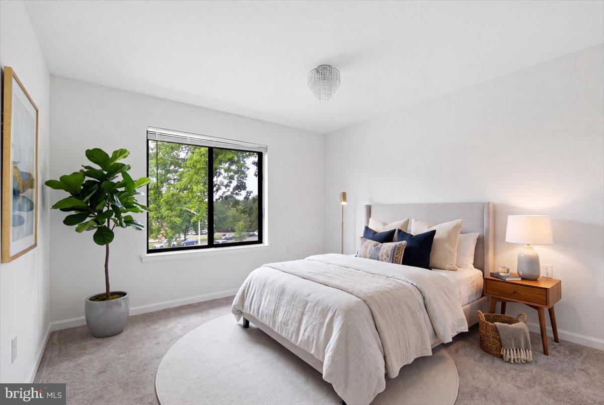 125 CLUBHOUSE DRIVE L SW 8