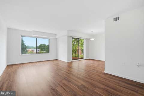Photo of 125 - L Clubhouse Drive SW #8, LEESBURG, VA 20175 (MLS # VALO2129938)