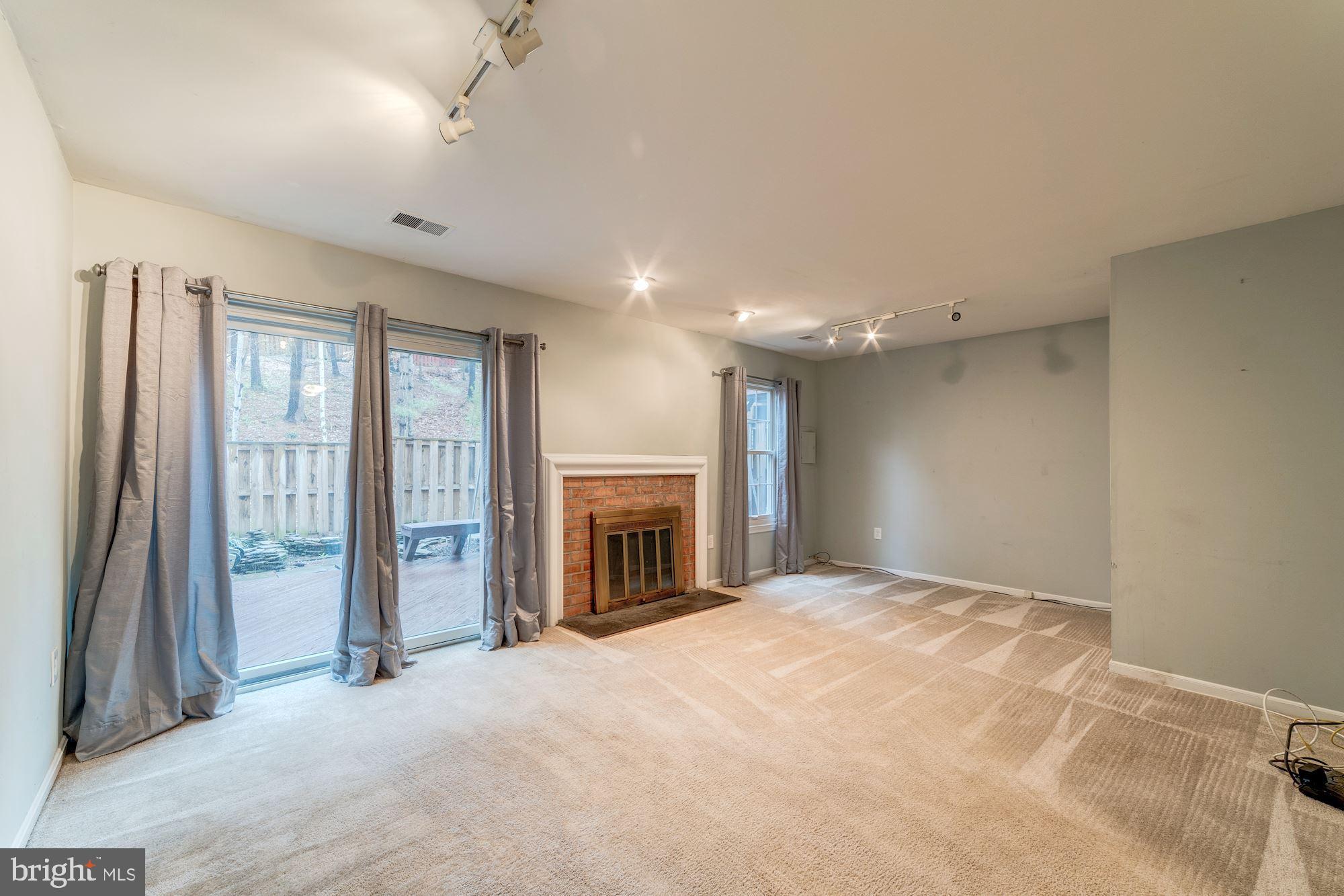 HUNTER VILLAGE - Residential