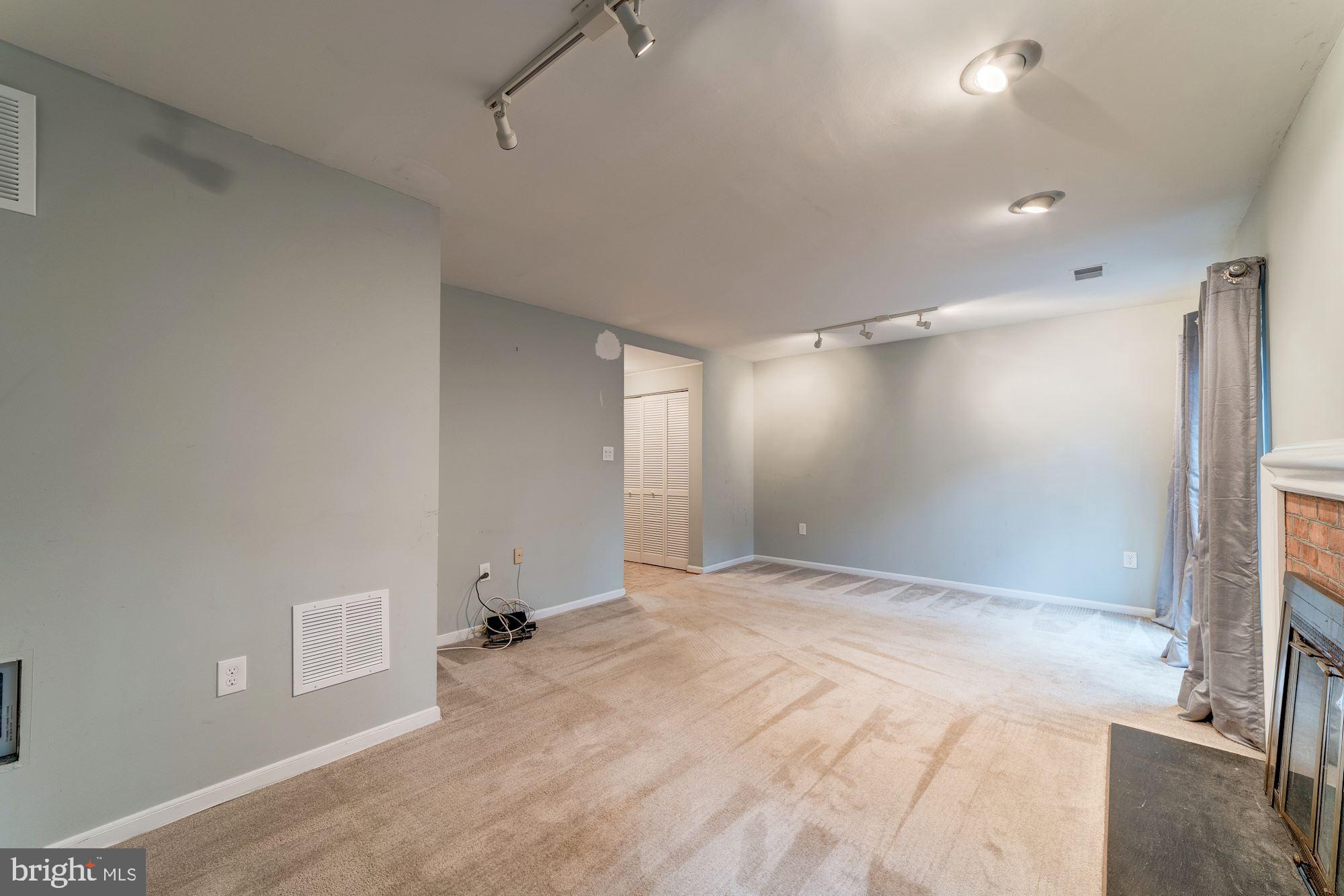 HUNTER VILLAGE - Residential