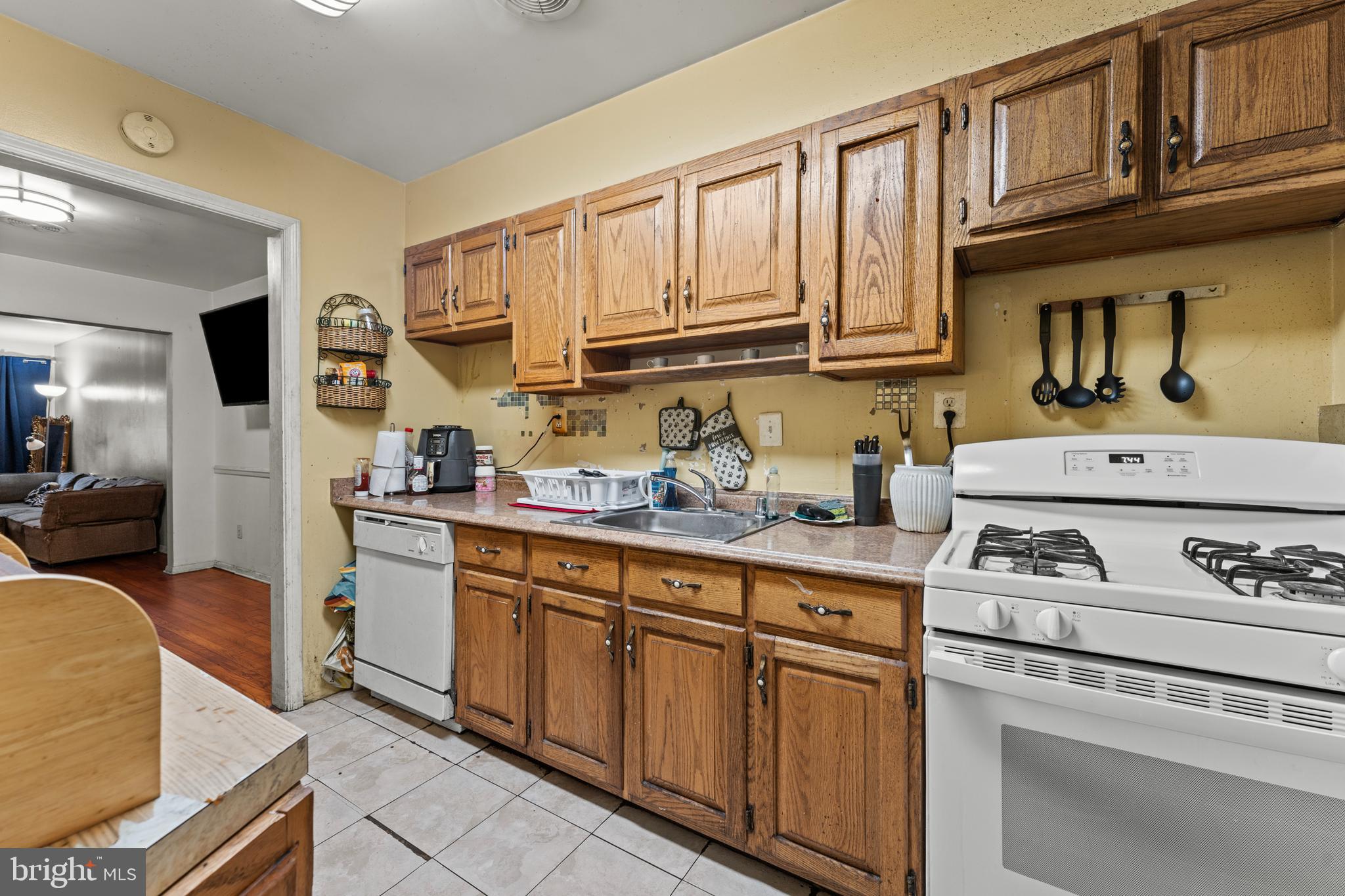 RIGGS MANOR - Residential