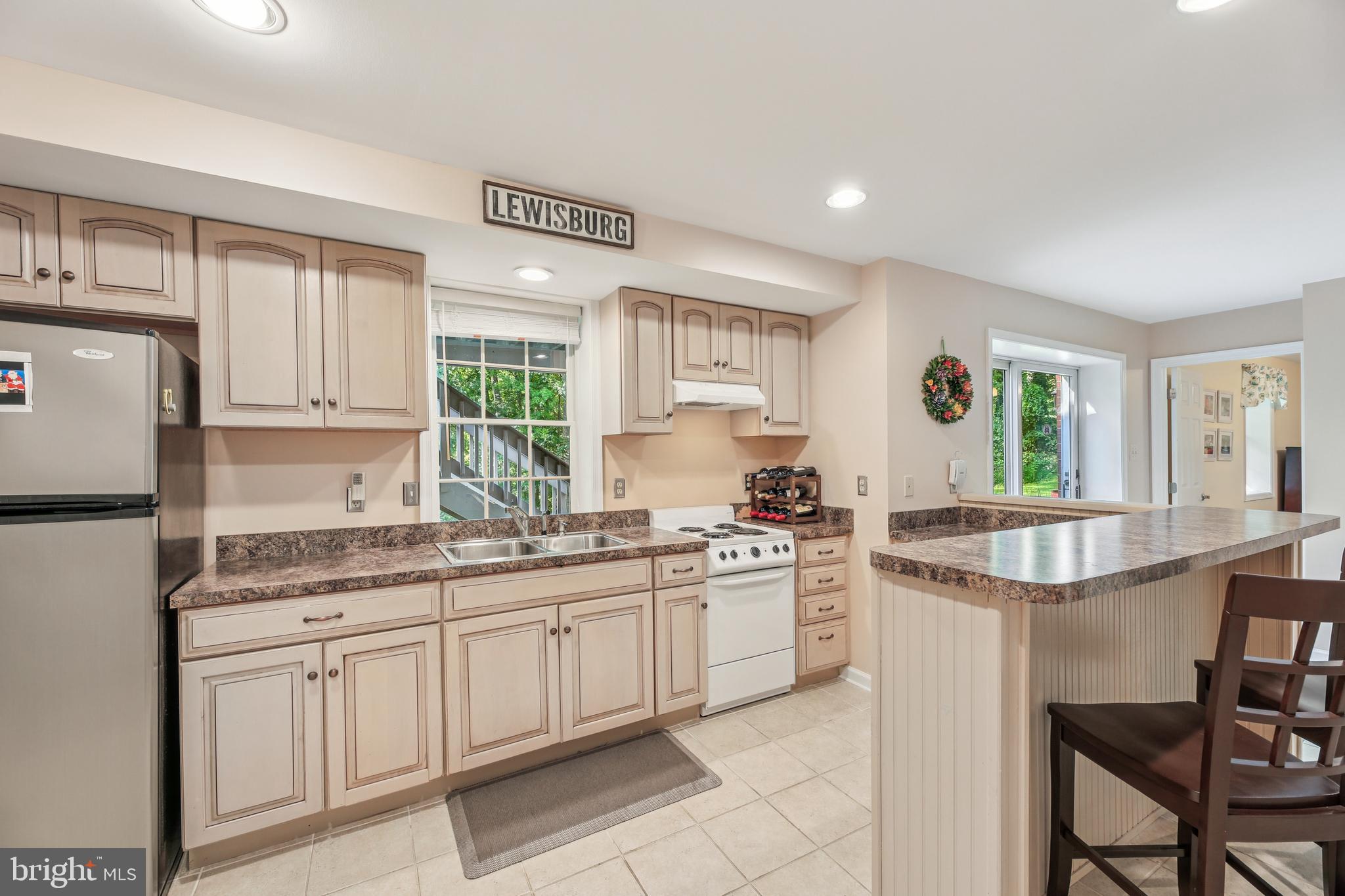 10 GLENCOE MANOR COURT