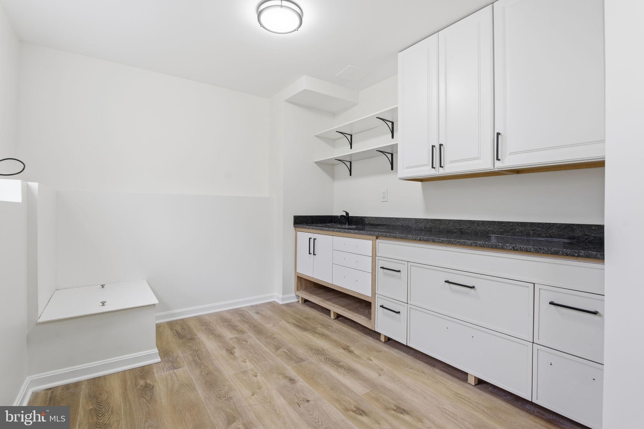 CARROLLWOOD MANOR - Residential