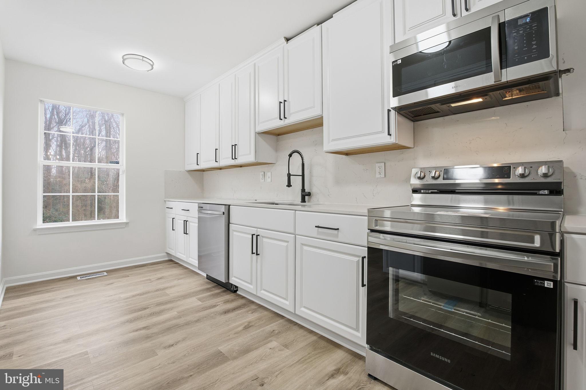 CARROLLWOOD MANOR - Residential