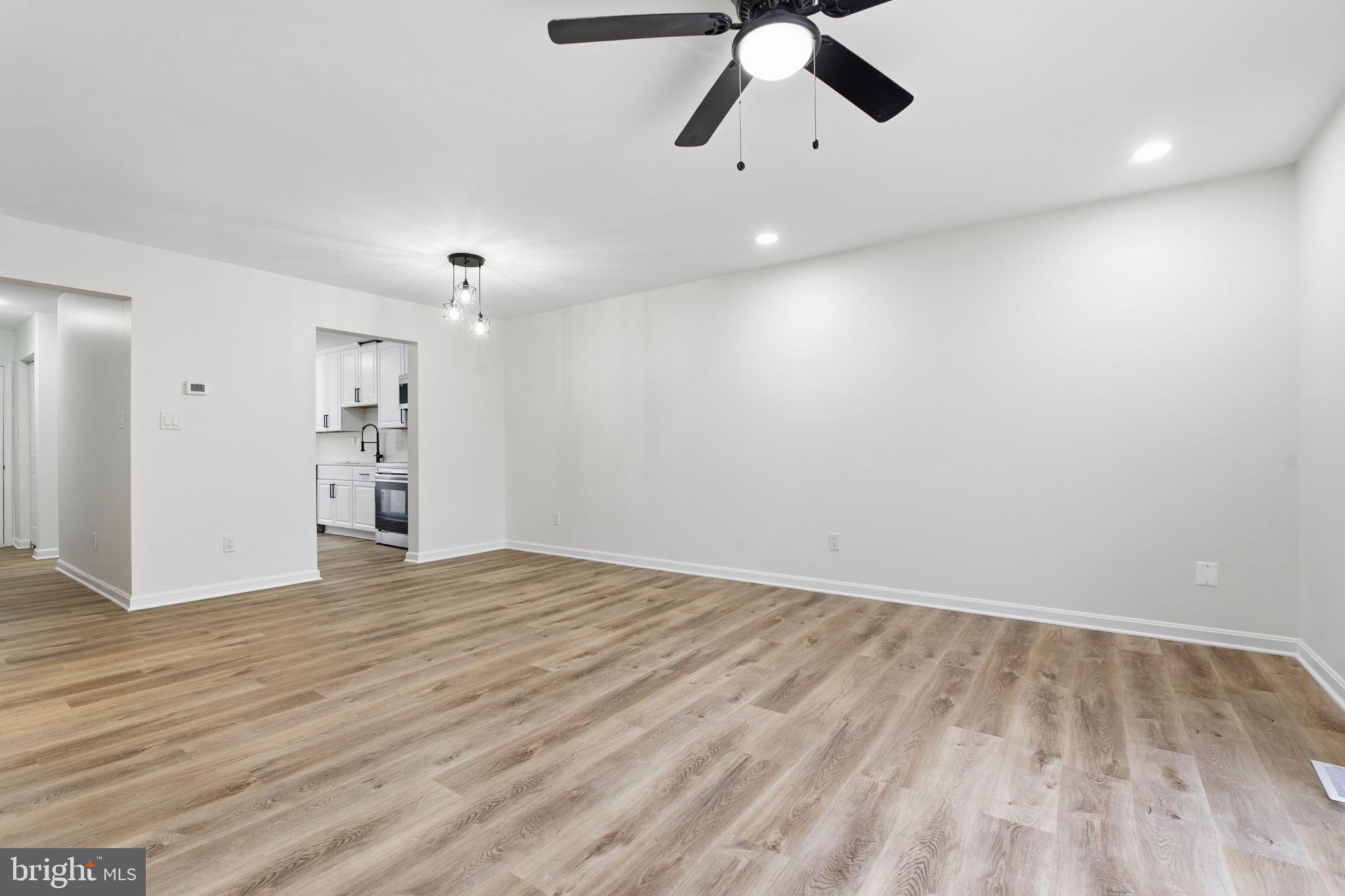 CARROLLWOOD MANOR - Residential