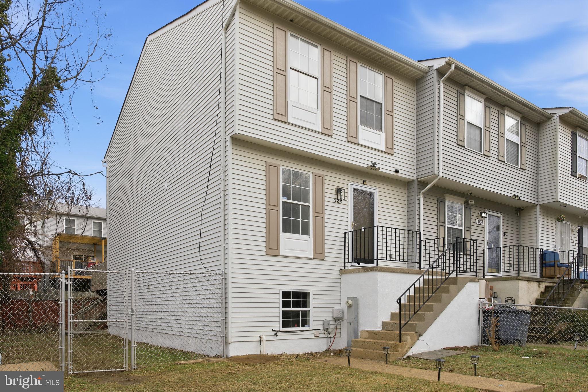 CARROLLWOOD MANOR - Residential