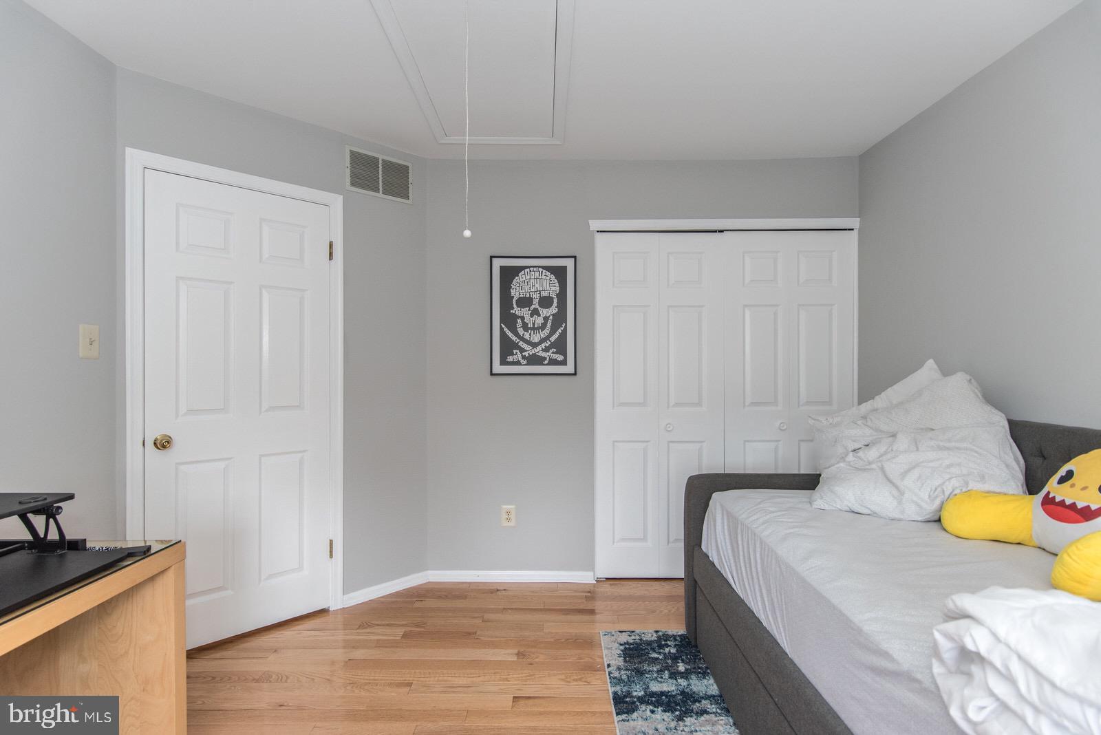 VILLAGE SHIRES - Residential