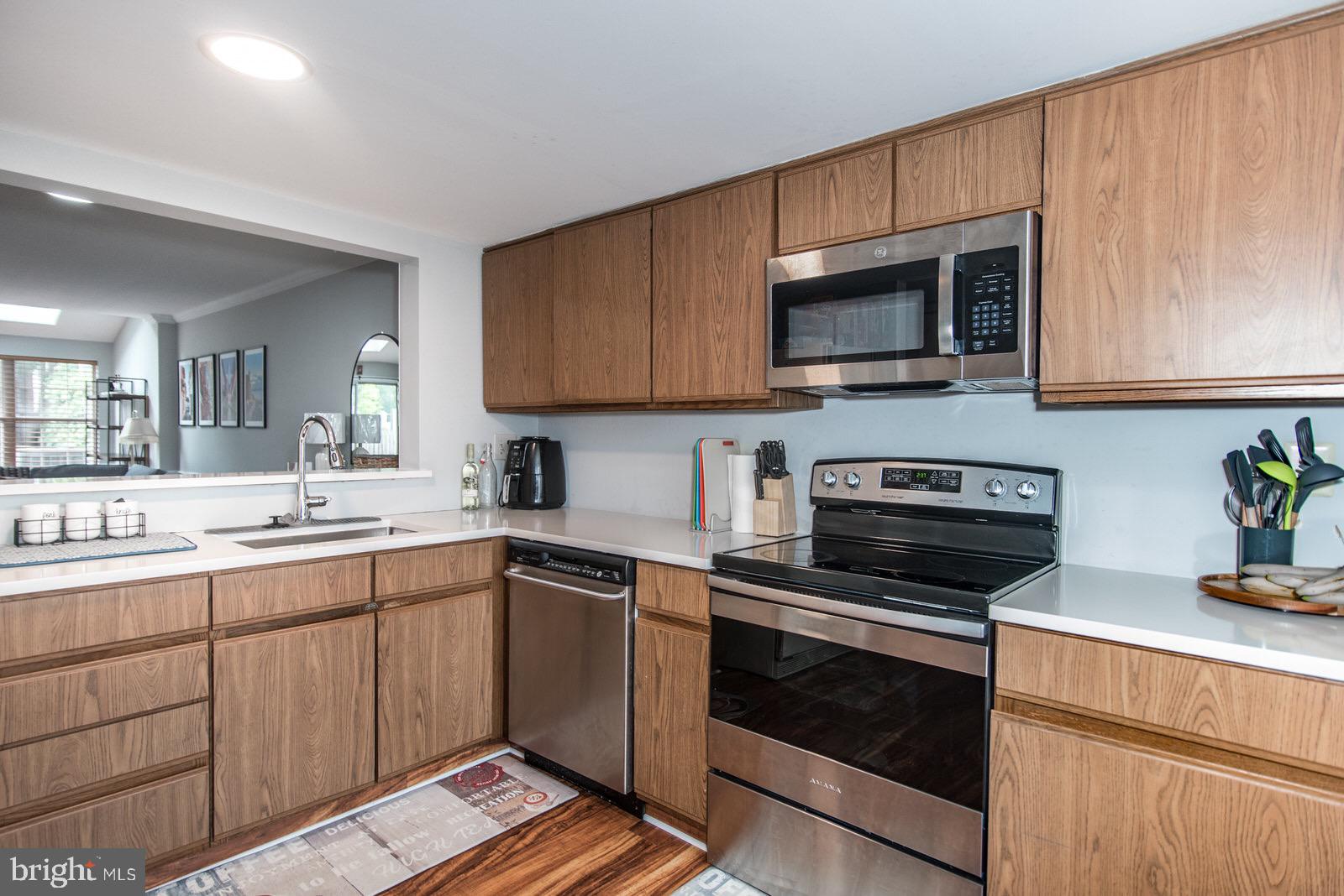 VILLAGE SHIRES - Residential