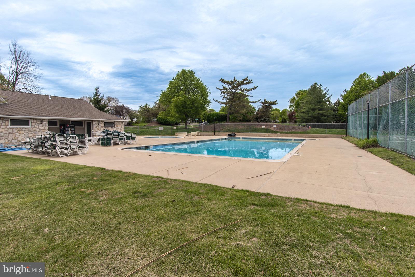 VILLAGE SHIRES - Residential