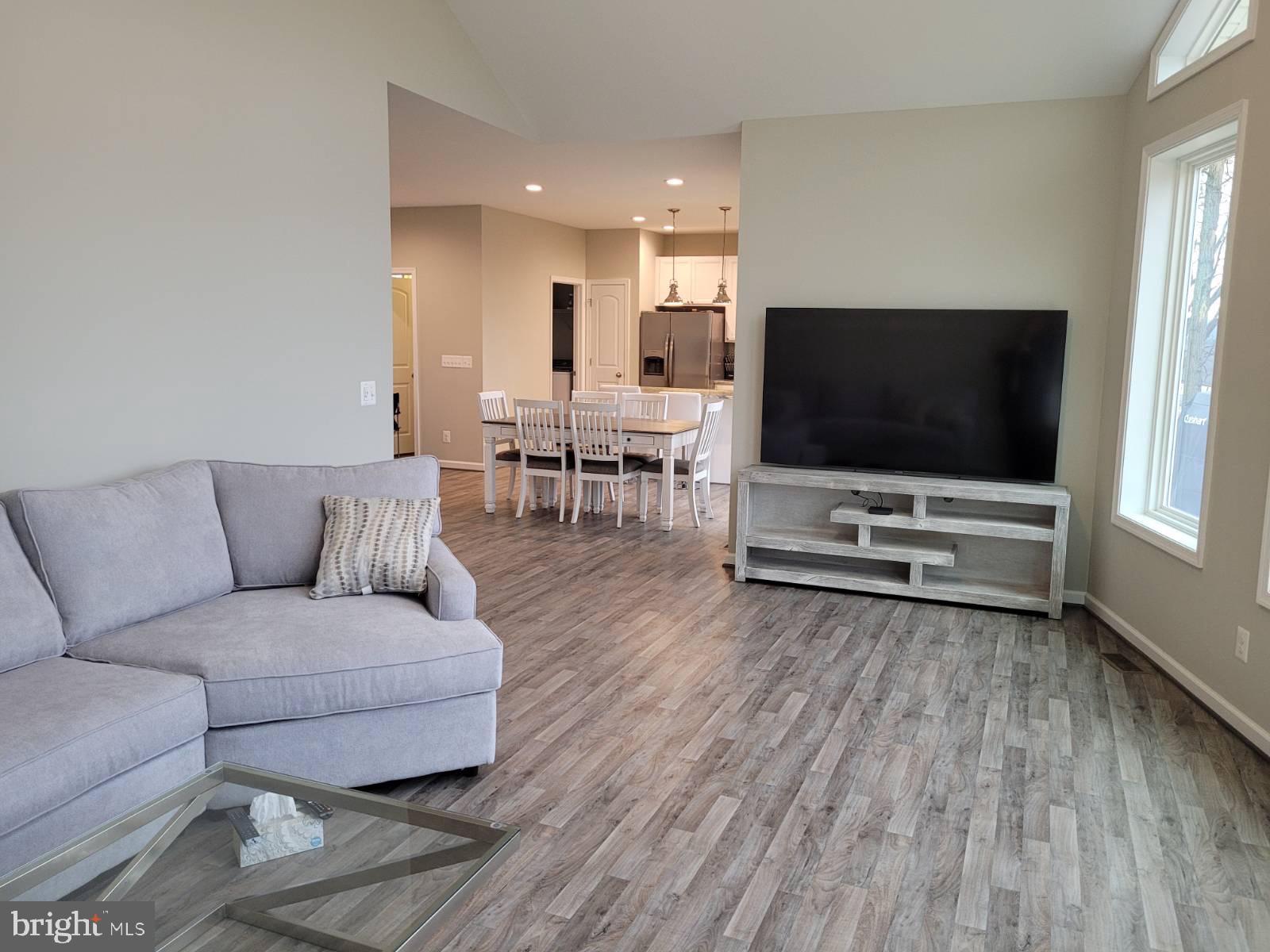 JUNEWOOD ESTATES - Residential Lease