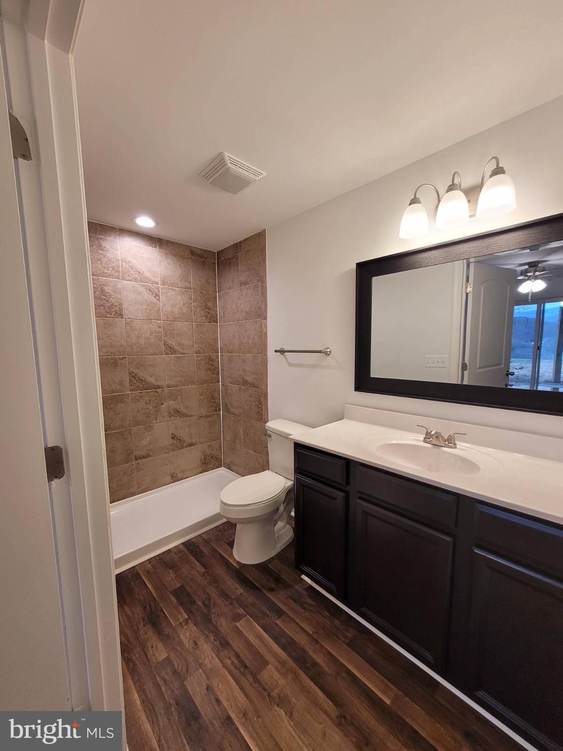 JUNEWOOD ESTATES - Residential Lease