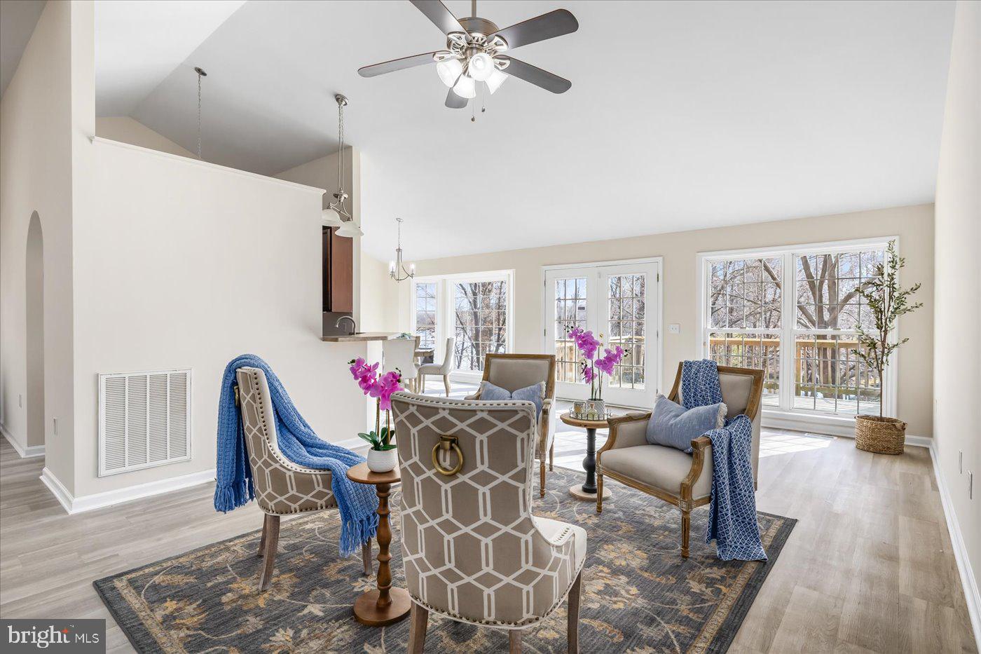 LAKE LAND OR - Residential