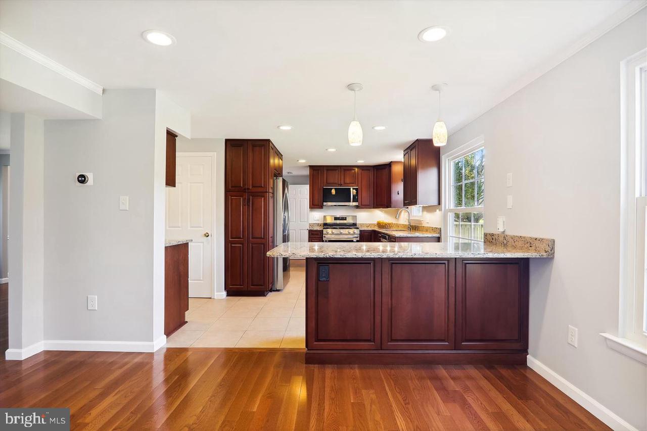 DERWOOD STATION - Residential Lease