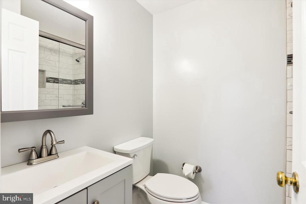 DERWOOD STATION - Residential Lease