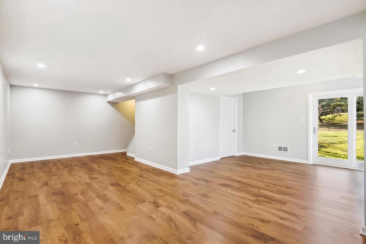 DERWOOD STATION - Residential Lease