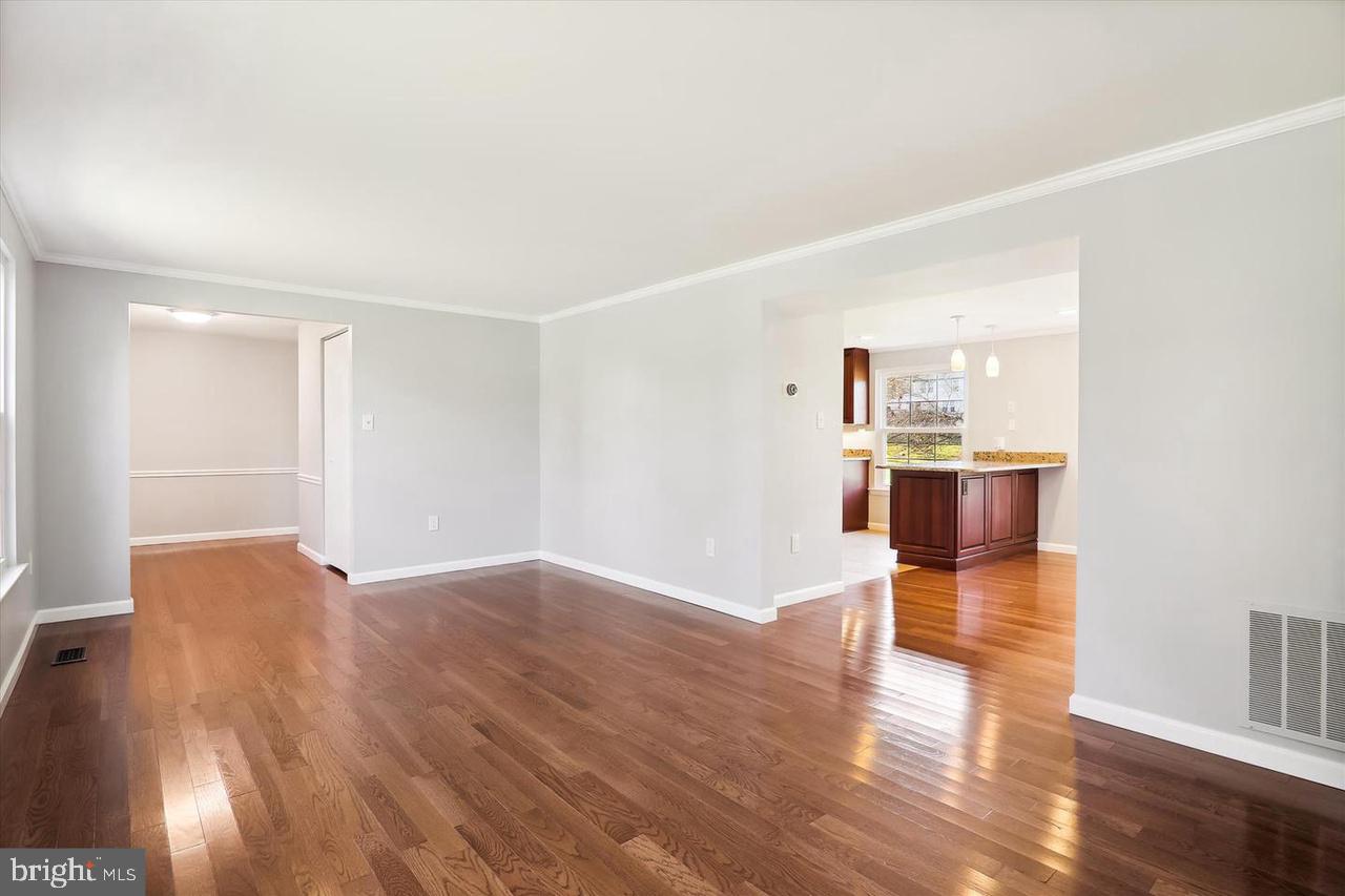 DERWOOD STATION - Residential Lease