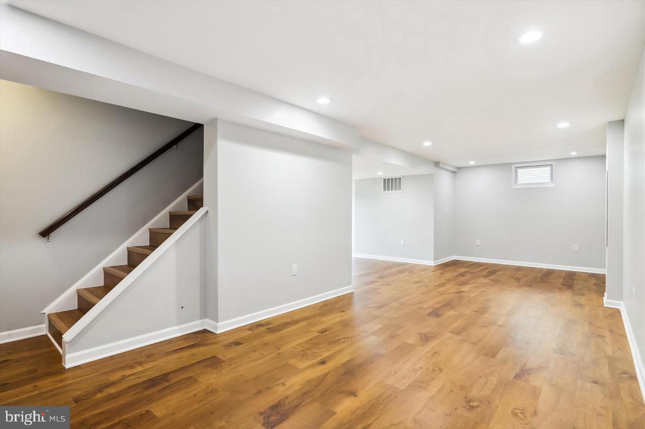 DERWOOD STATION - Residential Lease