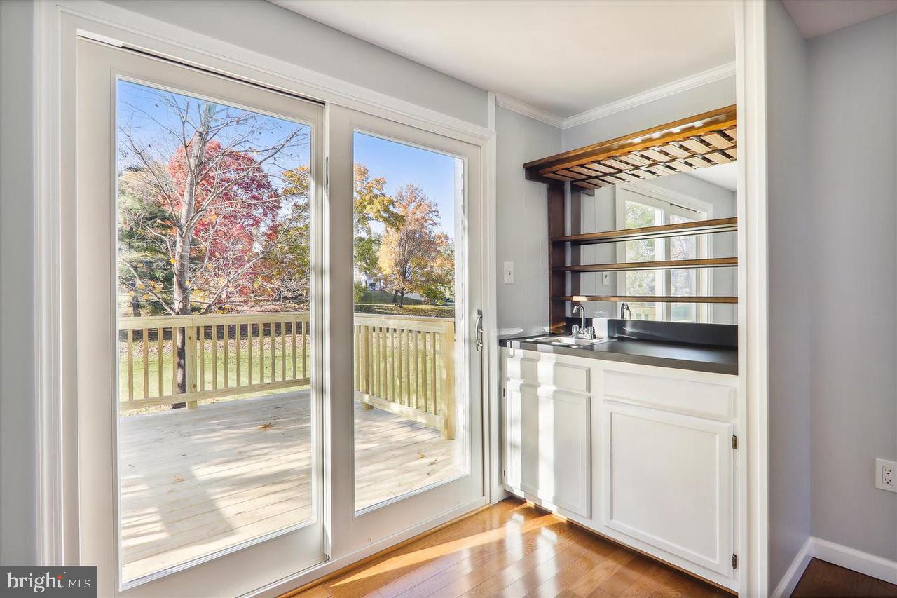 DERWOOD STATION - Residential Lease