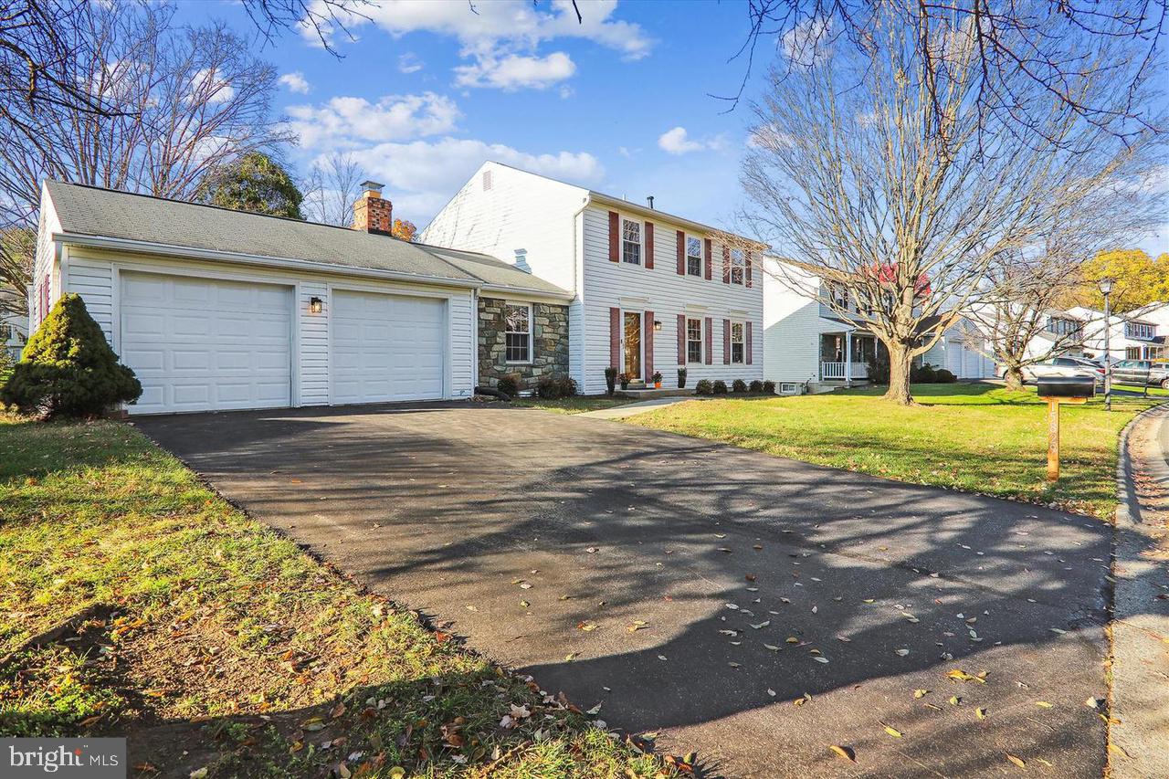 DERWOOD STATION - Residential Lease