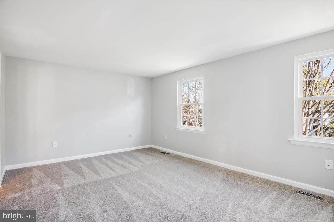 DERWOOD STATION - Residential Lease