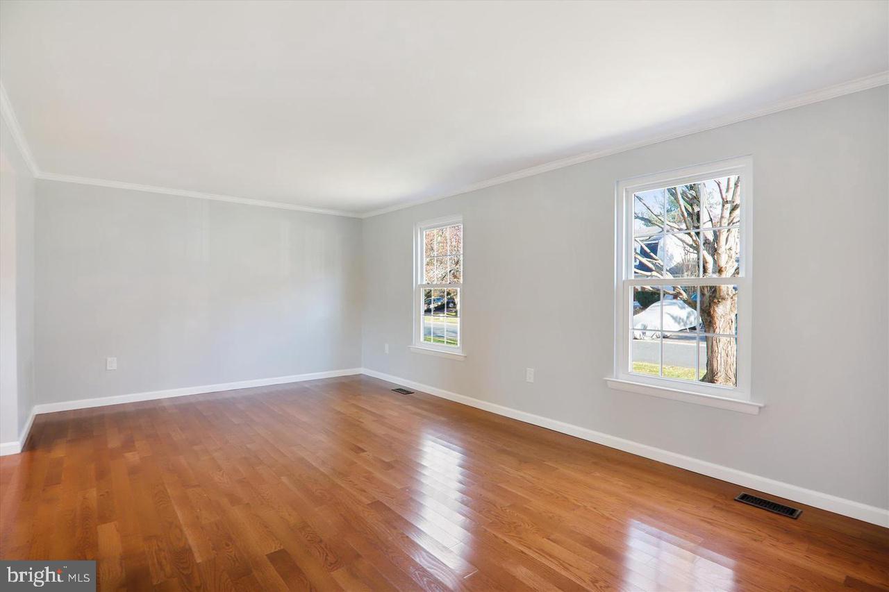 DERWOOD STATION - Residential Lease