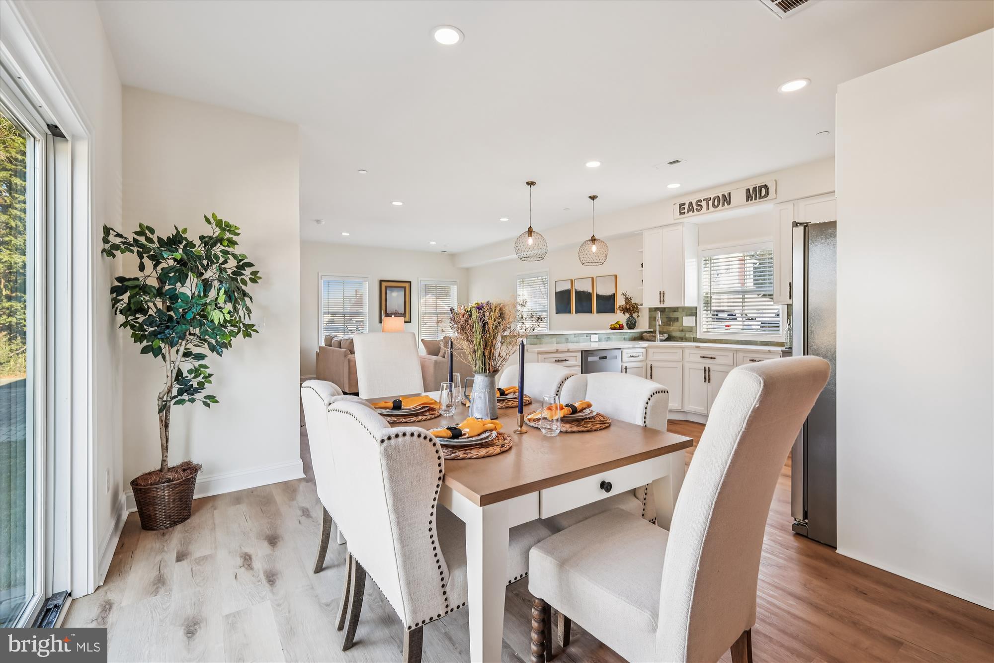 EASTON - Residential Lease