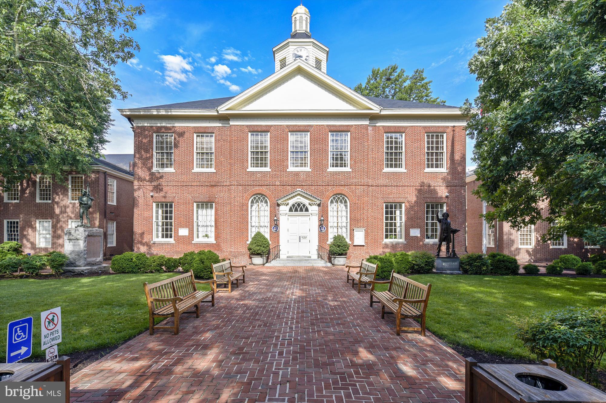 EASTON - Residential Lease