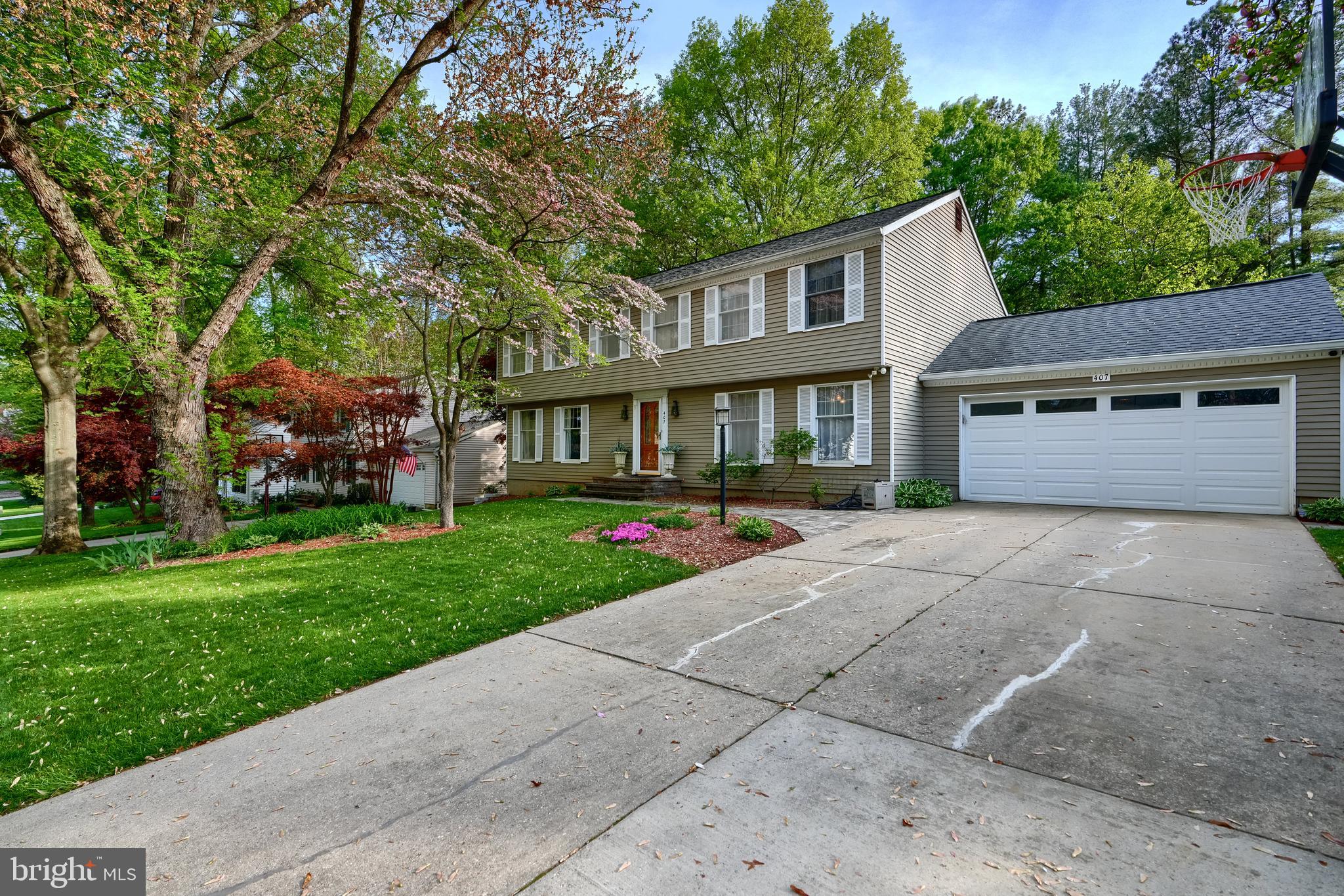 407 GOLF COURSE DRIVE