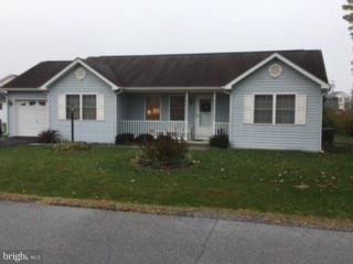 This property will be offered for sale by auction on Wed., January 25, 2017 @ 3:00pm; Nice clean 3 bedroom home, 2 baths, kitchen dining room combo, living room, laundry room, attached garage, 8x12 shed. 2 miles to I81, easy commute to Winchester, Charles Town, Martinsburg & Hagerstown. Don't miss out on this ready to move in home.