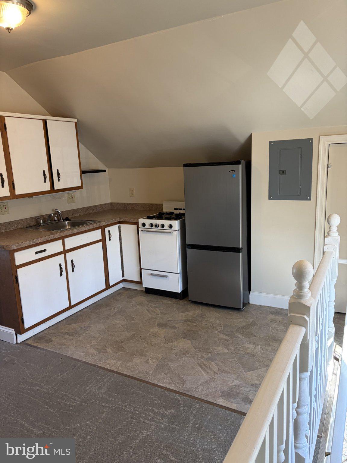 439 MARKET STREET 3