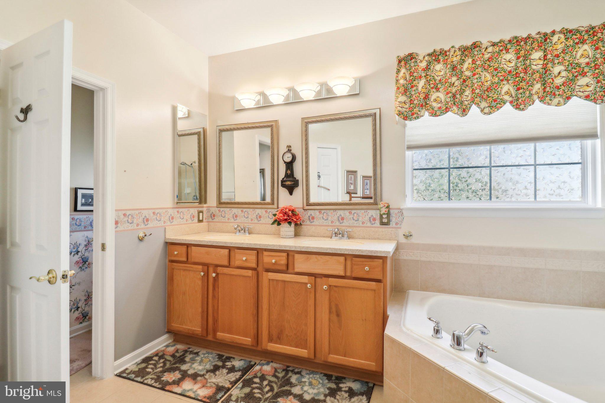 FOUR SEASONS IN HISTORIC VIRGINIA - Residential