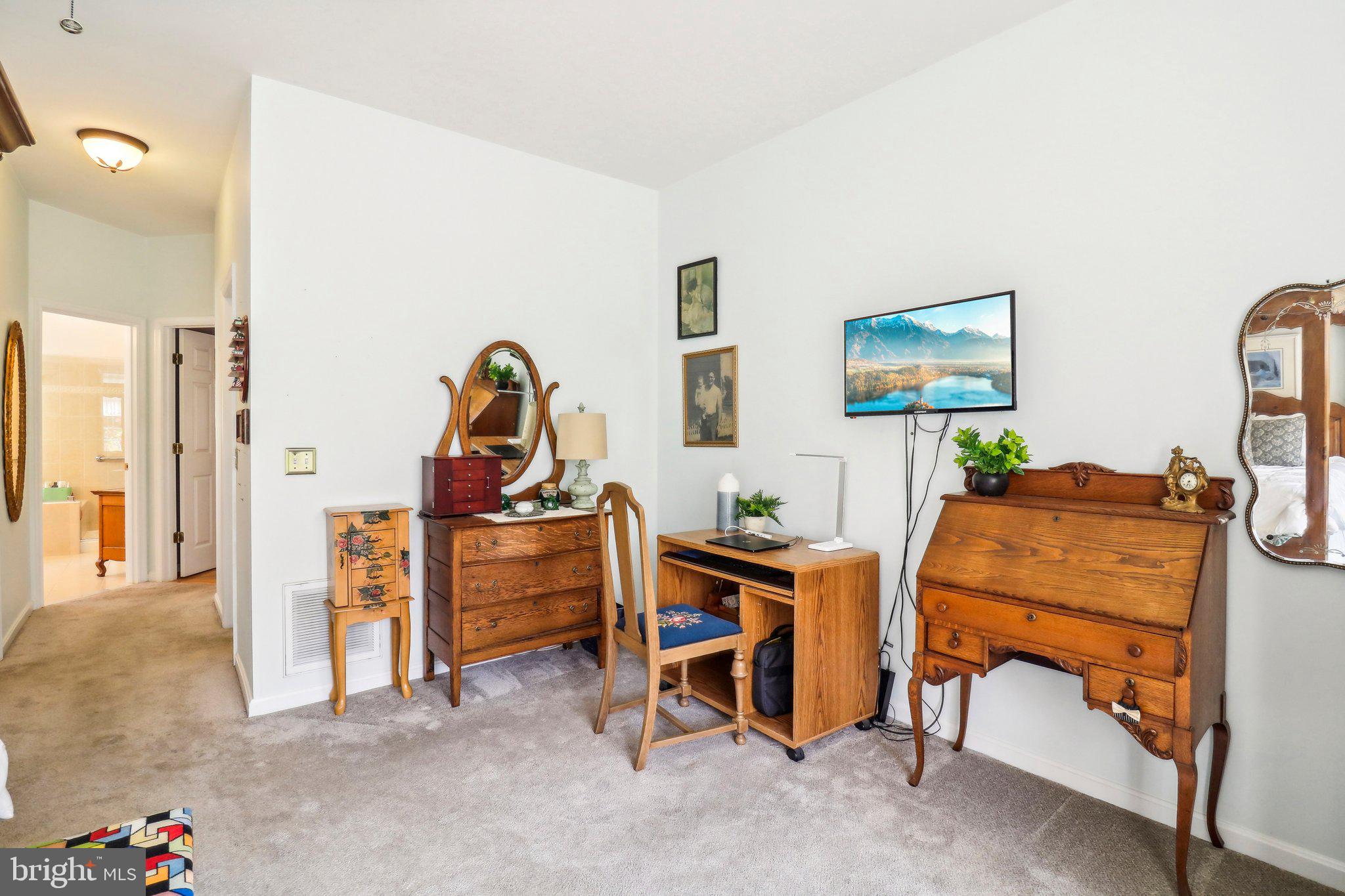 FOUR SEASONS IN HISTORIC VIRGINIA - Residential