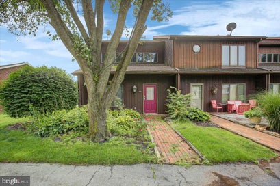 351 STONEGATE COURT CHAMBERSBURG PA 17201
