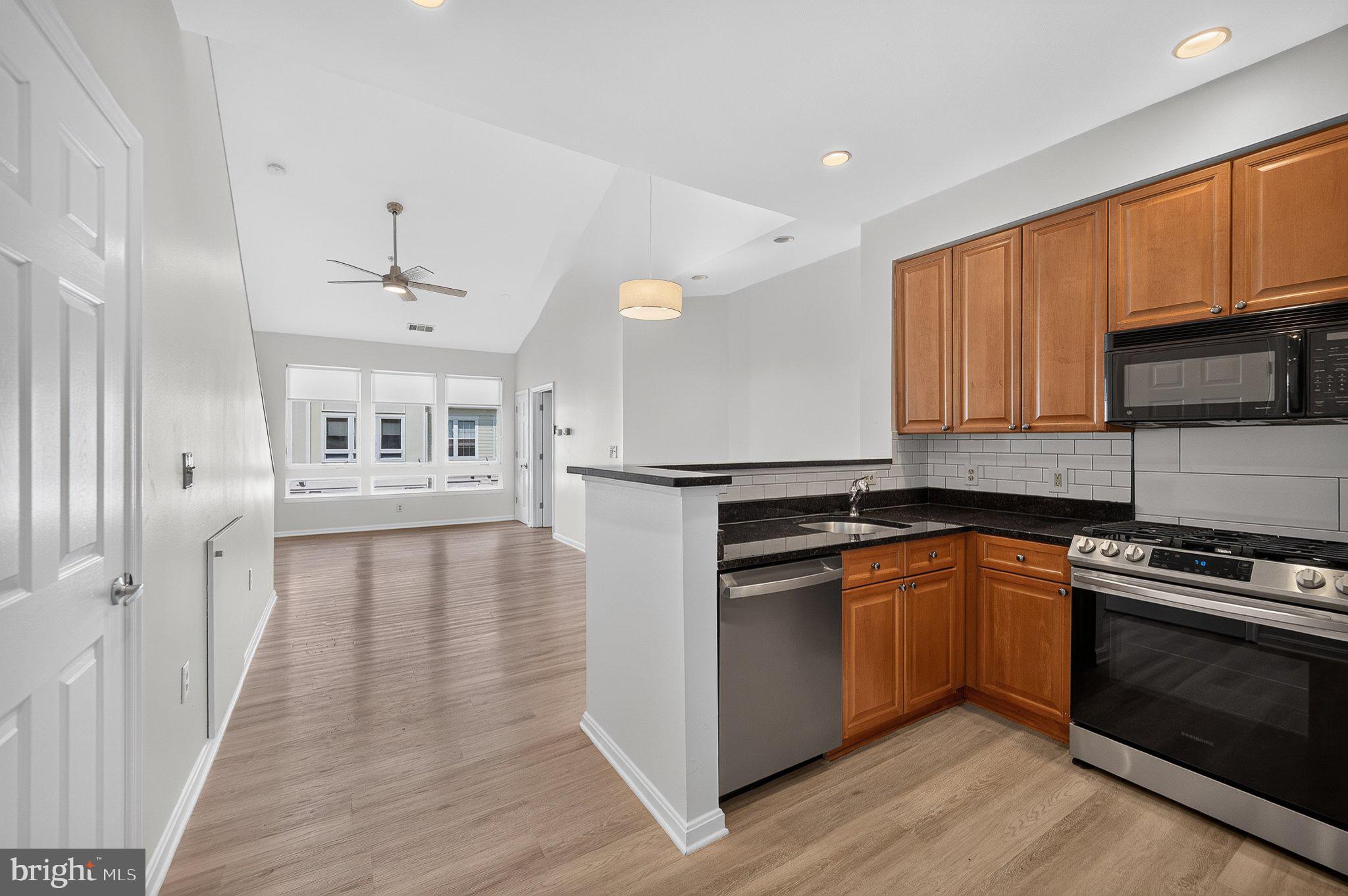801 S GREENBRIER STREET 404