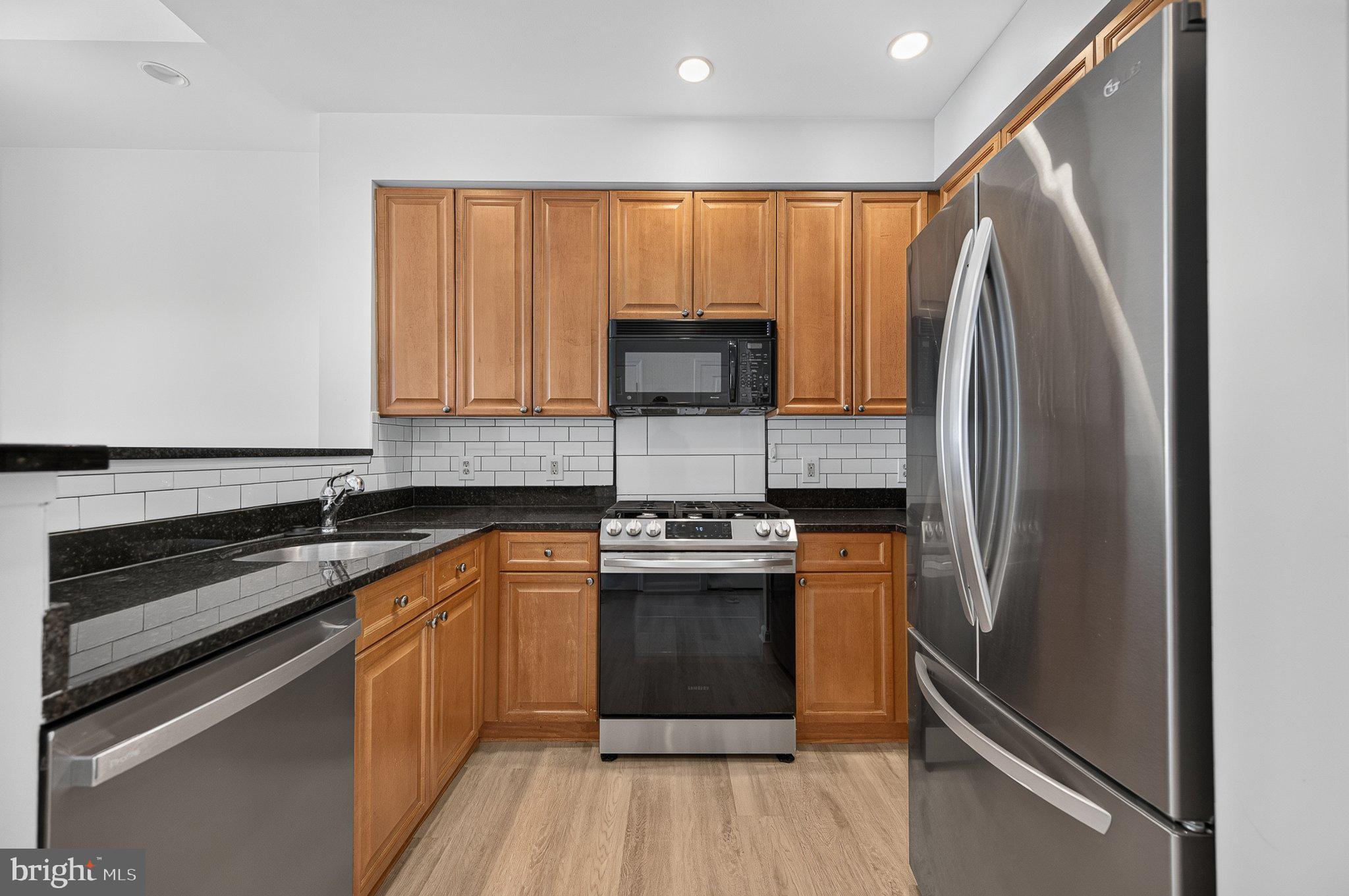 801 S GREENBRIER STREET 404
