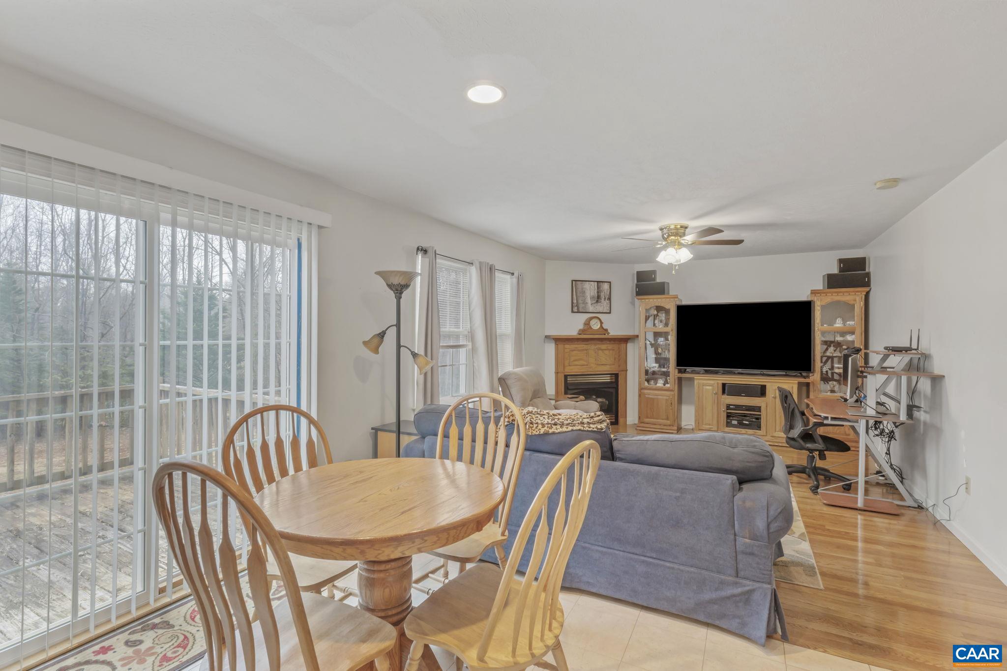 DEER LAKE ESTATES - Residential