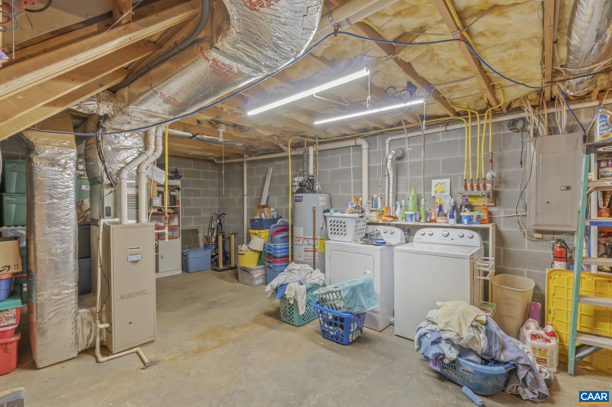 DEER LAKE ESTATES - Residential