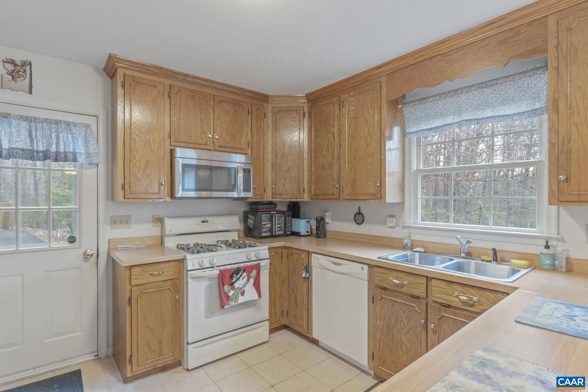 DEER LAKE ESTATES - Residential